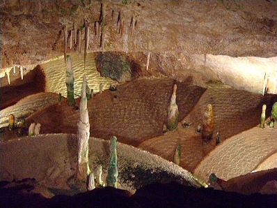 Foto Cova Santa /></p>


Andere van grotten van Ibiza zijn:
<ul>
<li><a href=