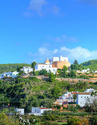 Puig de Missa, wit kerkje op de heuvel bij Santa Eulalia, Ibiza