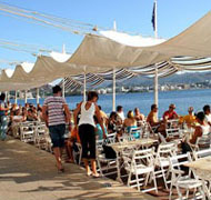Restaurants aan de promenade bij Ibiza stad